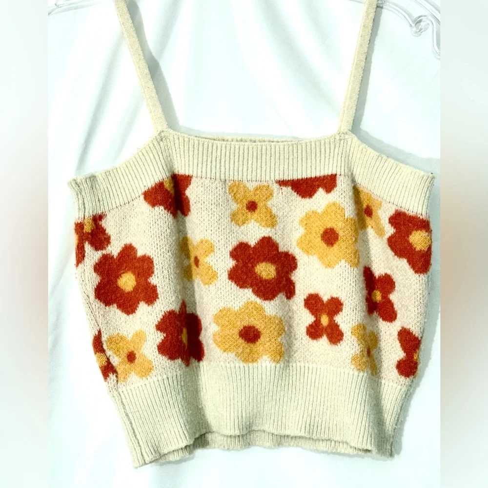 HYFVE Cute & Colorful Floral Cropped Knit Tank Top With Ribbed Hems Size Medium - Picture 7 of 10
